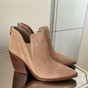 Vince Camuto Booties. Size 8. 💫 Brand New 💫